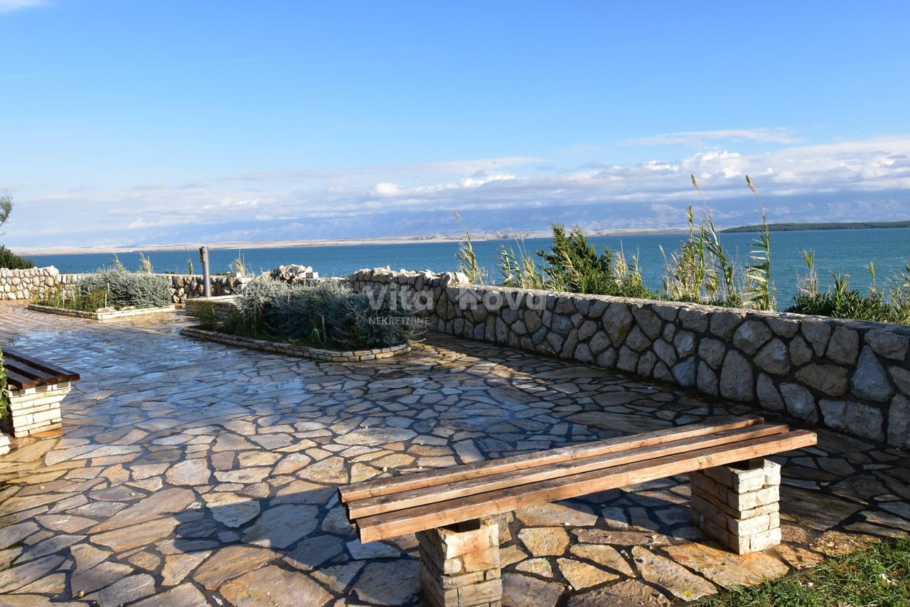 Zemljište u Ninu, 664m²