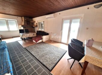 POLIČNIK, ZA 8 RADNIKA, GARAŽA, SKLADIŠTE