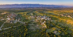 POLIČNIK, LOVINAC, VIŠE ZEMLJIŠTA U GRAĐEVINSKOJ ZONI