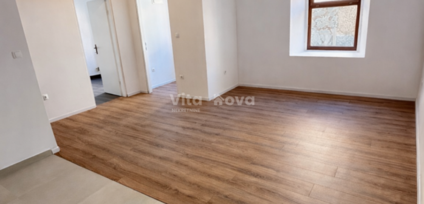 OBROVAC, CENTAR, 45 M2, RENOVIRANI STAN!