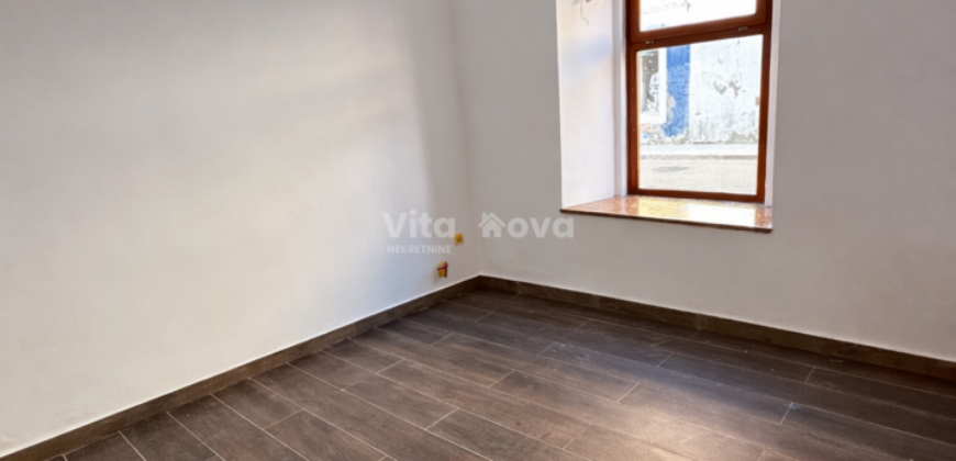 OBROVAC, CENTAR, 45 M2, RENOVIRANI STAN!