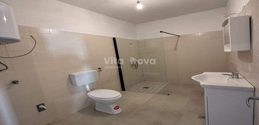 OBROVAC, CENTAR, 45 M2, RENOVIRANI STAN!