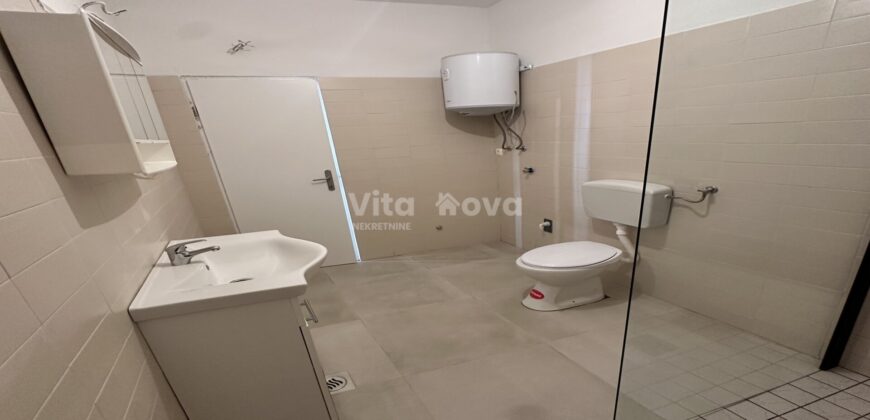 OBROVAC, CENTAR, 45 M2, RENOVIRANI STAN!