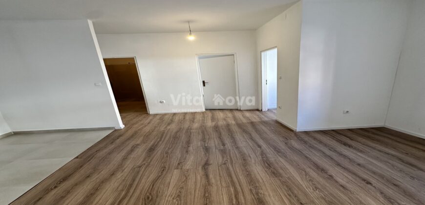 OBROVAC, CENTAR, 45 M2, RENOVIRANI STAN!