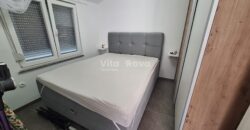 POSEDARJE- UREĐENA KATNICA, 300 M OD MORA, MIRAN PREDIO!