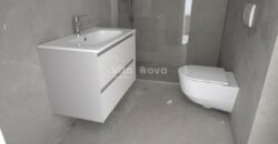 PRIVLAKA – NOVOGRADNJA 100 m OD MORA, 2-SOBAN, 2 KUPAONICE, VRT