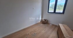PRIVLAKA – NOVOGRADNJA 100 m OD MORA, 2-SOBAN, 2 KUPAONICE, VRT