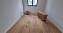 PRIVLAKA – NOVOGRADNJA 100 m OD MORA, 2-SOBAN, 2 KUPAONICE, VRT
