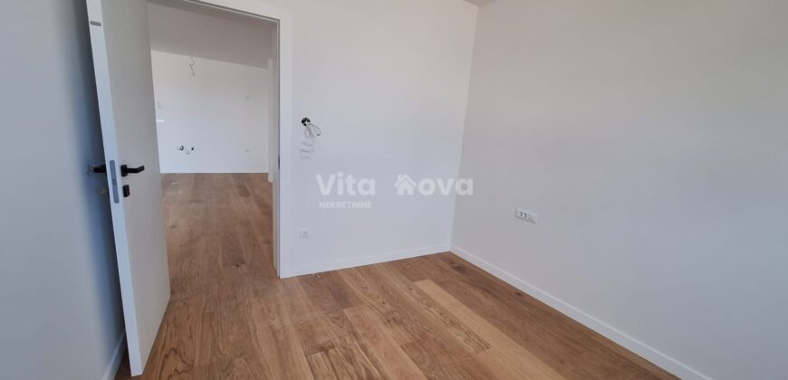 PRIVLAKA, 2-SOBAN, NOVOGRADNJA, VRT, 150 m OD MORA, PRILIKA!