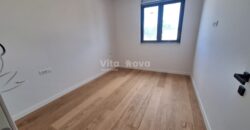PRIVLAKA, 2-SOBAN, NOVOGRADNJA, VRT, 150 m OD MORA, PRILIKA!