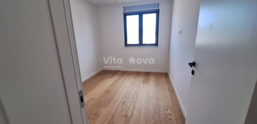 PRIVLAKA, 2-SOBAN, NOVOGRADNJA, VRT, 150 m OD MORA, PRILIKA!