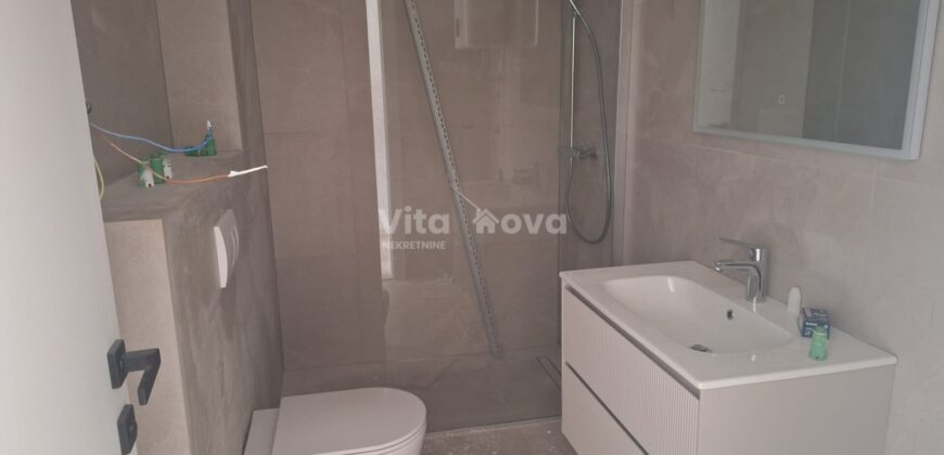 PRIVLAKA, 2-SOBAN, NOVOGRADNJA, VRT, 150 m OD MORA, PRILIKA!