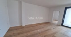 PRIVLAKA, 2-SOBAN, NOVOGRADNJA, VRT, 150 m OD MORA, PRILIKA!