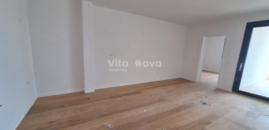 PRIVLAKA, 2-SOBAN, NOVOGRADNJA, VRT, 150 m OD MORA, PRILIKA!