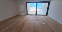 PRIVLAKA, 2-SOBAN, NOVOGRADNJA, VRT, 150 m OD MORA, PRILIKA!