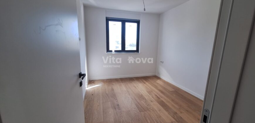 PRIVLAKA, 2-SOBAN, NOVOGRADNJA, VRT, 150 m OD MORA, PRILIKA!