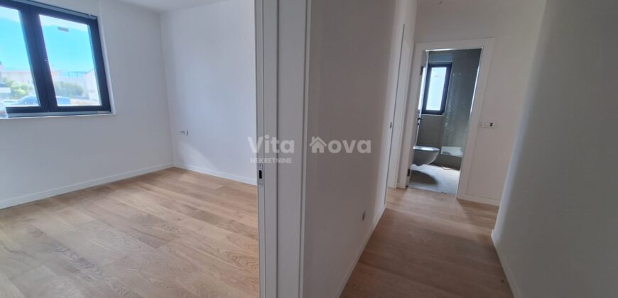 PRIVLAKA, 2-SOBAN, NOVOGRADNJA, VRT, 150 m OD MORA, PRILIKA!