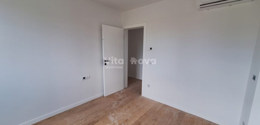 PRIVLAKA, NOVOGRADNJA, POGLED NA MORE, 3 SP. SOBE, 100 m OD MORA
