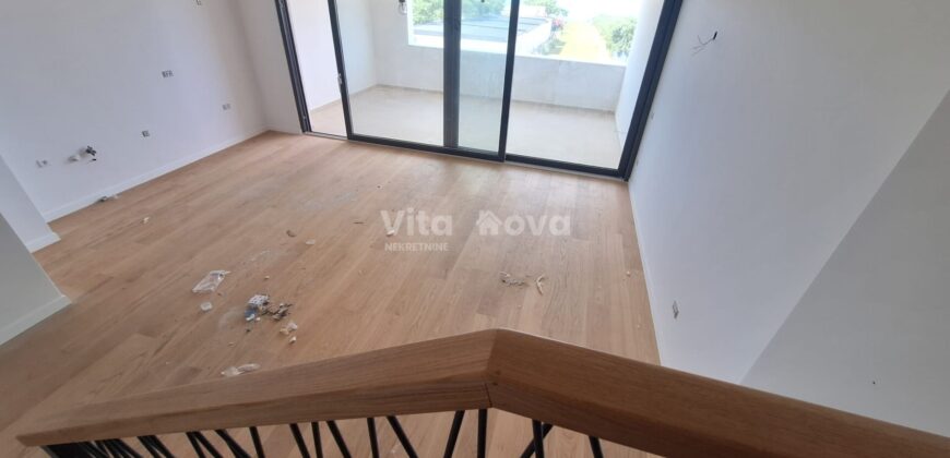 PRIVLAKA, PENTHOUSE U NOVOGRADNJI, KROVNA TERASA, 100 m OD MORA!