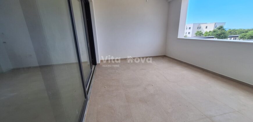 PRIVLAKA, PENTHOUSE U NOVOGRADNJI, KROVNA TERASA, 100 m OD MORA!