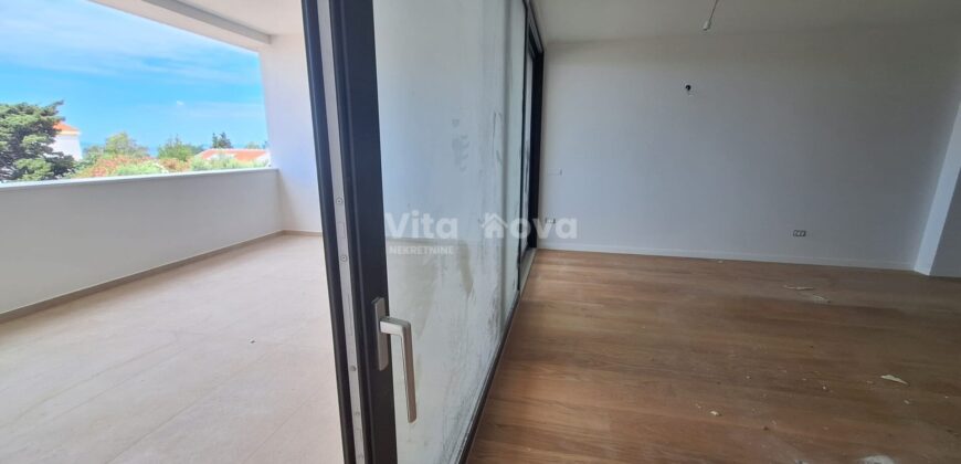PRIVLAKA, PENTHOUSE U NOVOGRADNJI, KROVNA TERASA, 100 m OD MORA!