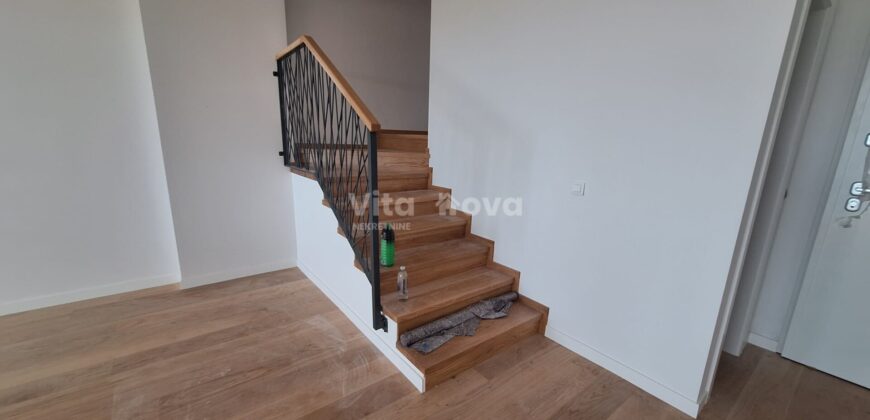 PRIVLAKA, PENTHOUSE U NOVOGRADNJI, KROVNA TERASA, 100 m OD MORA!