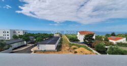 PRIVLAKA, PENTHOUSE U NOVOGRADNJI, KROVNA TERASA, 100 m OD MORA!