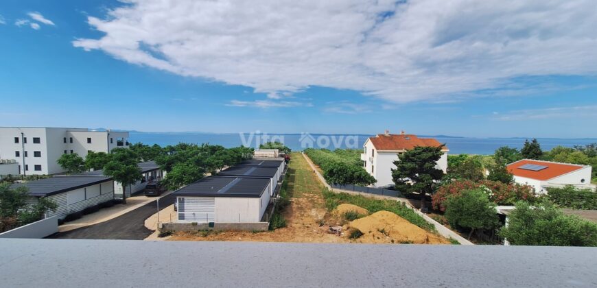 PRIVLAKA, PENTHOUSE U NOVOGRADNJI, KROVNA TERASA, 100 m OD MORA!