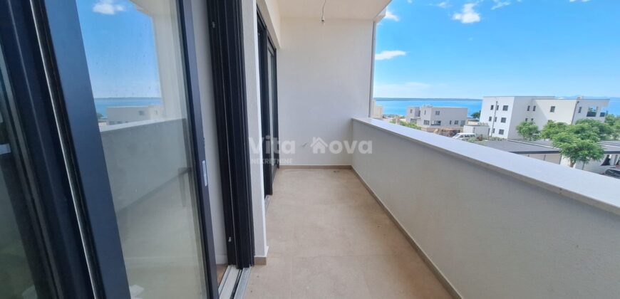 PRIVLAKA, PENTHOUSE U NOVOGRADNJI, KROVNA TERASA, 100 m OD MORA!