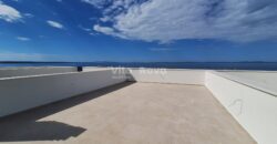 PRIVLAKA, PENTHOUSE U NOVOGRADNJI, KROVNA TERASA, 100 m OD MORA!