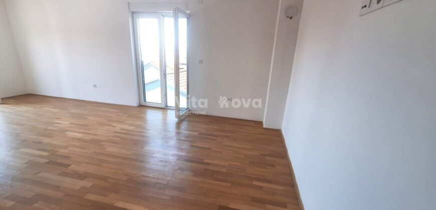 BILI BRIG- NOVOGRADNJA! POGLED MORE, KROVNA TERASA, 2 SP. SOBE, 2 PM