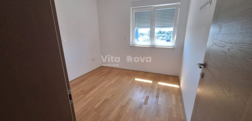 BILI BRIG- NOVOGRADNJA! POGLED MORE, KROVNA TERASA, 2 SP. SOBE, 2 PM