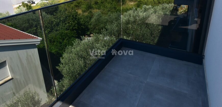 BILI BRIG- NOVOGRADNJA! POGLED MORE, KROVNA TERASA, 2 SP. SOBE, 2 PM