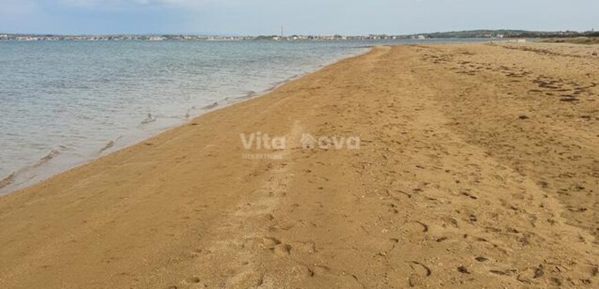 NINSKE VODICE- 2. RED OD MORA, IDEALNO ZA GRADNJU, PRILIKA!