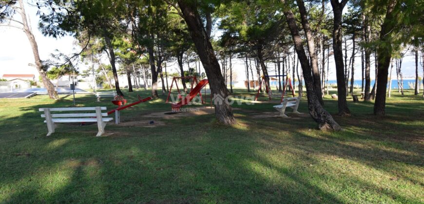 NINSKE VODICE- 2. RED OD MORA, IDEALNO ZA GRADNJU, PRILIKA!