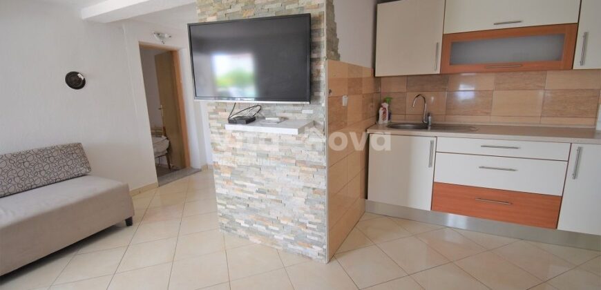 PLOČA – ZA RADNIKE, 4 OSOBE, DULJI PERIOD, PRIZEMLJE