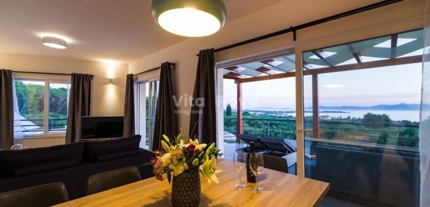 DIKLO, LUKSUZNO, BAZEN, POGLED NA MORE