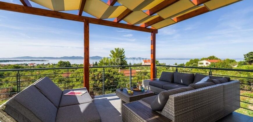 DIKLO, LUKSUZNO, BAZEN, POGLED NA MORE