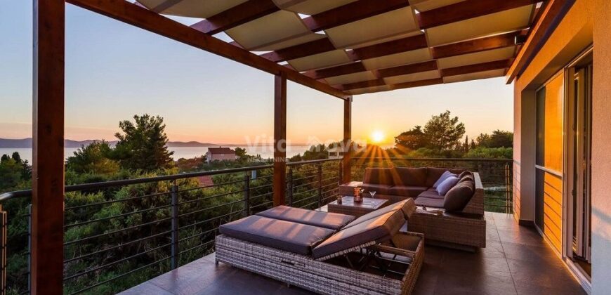 DIKLO, LUKSUZNO, BAZEN, POGLED NA MORE