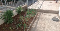 POSEDARJE, 70 m OD MORA, DVORIŠTE!