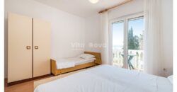 POSEDARJE, 70 m OD MORA, DVORIŠTE!