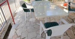 POSEDARJE, 70 m OD MORA, DVORIŠTE!