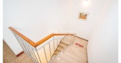 POSEDARJE, 70 m OD MORA, DVORIŠTE!