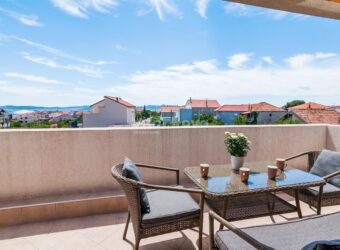 PLOVANIJA, 5 APARTMANA + POMOĆNI OBJEKT OD 48m2. ODLIČNA INVESTICIJA!