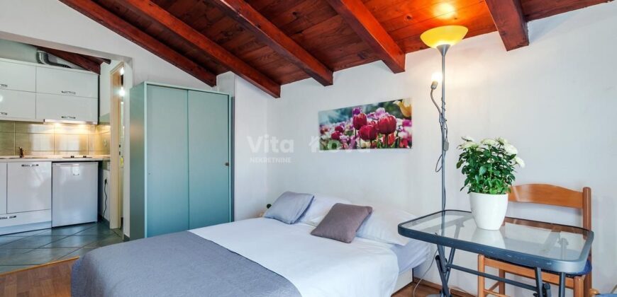 PLOVANIJA, 5 APARTMANA + POMOĆNI OBJEKT OD 48m2. ODLIČNA INVESTICIJA!