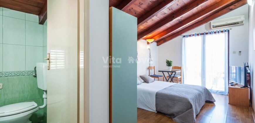 PLOVANIJA, 5 APARTMANA + POMOĆNI OBJEKT OD 48m2. ODLIČNA INVESTICIJA!