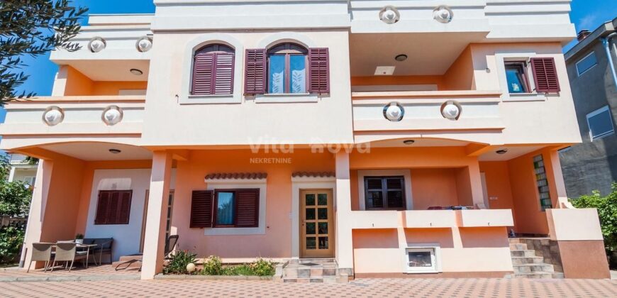 PLOVANIJA, 5 APARTMANA + POMOĆNI OBJEKT OD 48m2. ODLIČNA INVESTICIJA!