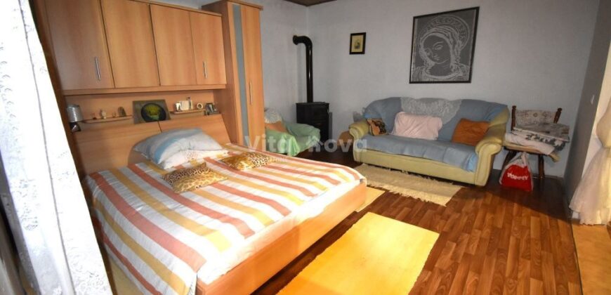 LIKA, KUĆA S OKUĆNICOM I DODATNIM ZEMLJIŠTIMA