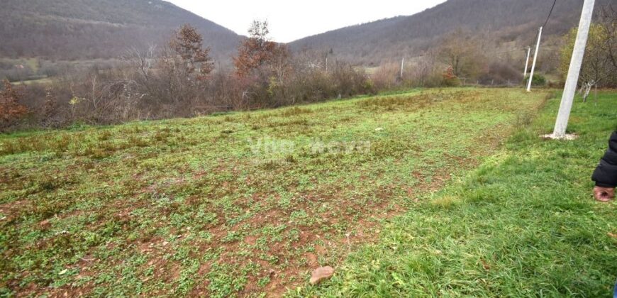 LIKA, KUĆA S OKUĆNICOM I DODATNIM ZEMLJIŠTIMA