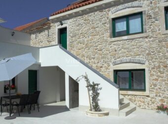 PRIVLAKA, RENOVIRANA KAMENA KUĆA, EKSKLUZIVNO! PRIVLAKA, RENOVIRANA KAMENA KUĆA, EKSKLUZIVNO!